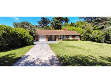 Chalet zona Iglesia. 3 dorm + dependencia. A 350 mts del mar