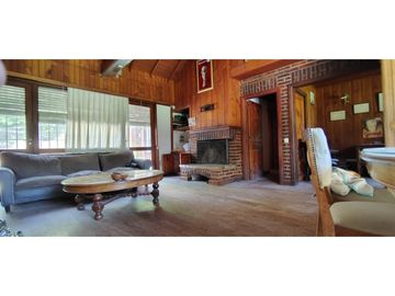 Chalet zona Iglesia. 3 dorm + dependencia. A 350 mts del mar