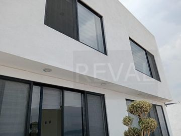 Linda Casa de Autor en Venta en Cumbres del Lago Juriquilla