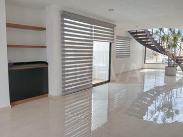 Linda Casa de Autor en Venta en Cumbres del Lago Juriquilla