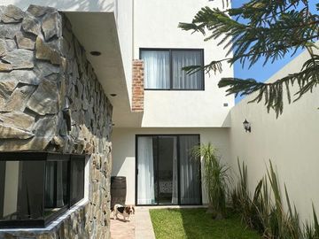VENTA casa en Lomas de Angelopolis Puebla, 4 recamaras y jardin