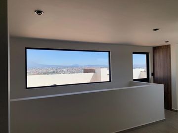 VENTA casa en Lomas de Angelopolis Puebla, 4 recamaras y jardin
