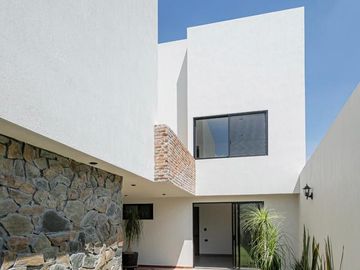 VENTA casa en Lomas de Angelopolis Puebla, 4 recamaras y jardin