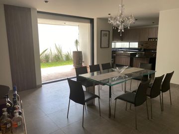 VENTA casa en Lomas de Angelopolis Puebla, 4 recamaras y jardin