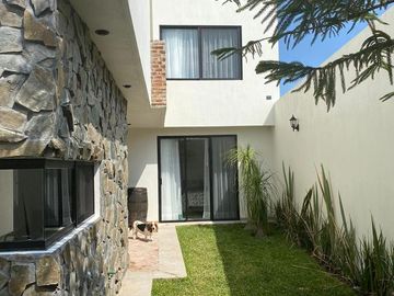 VENTA casa en Lomas de Angelopolis Puebla, 4 recamaras y jardin
