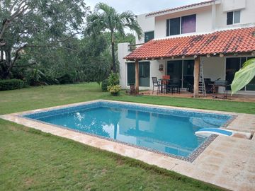 Residencia de Lujo en Venta – 1,350?m² en Residencial Campestre Cancún