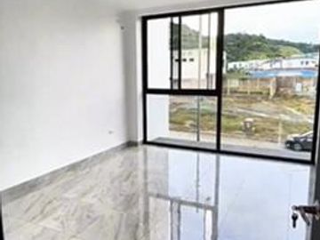 Casa de estreno en venta en Condado de Vicolinci, La Aurora