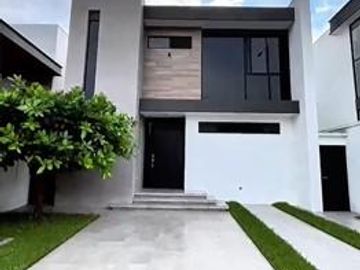 Casa de estreno en venta en Condado de Vicolinci, La Aurora
