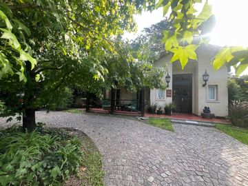 CASA EN EXCLUSIVO BARRIO 