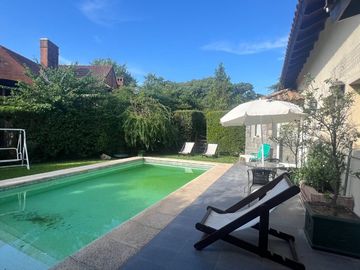 CASA EN EXCLUSIVO BARRIO 