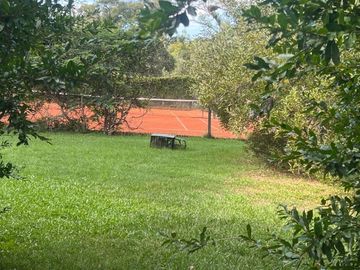 CASA EN EXCLUSIVO BARRIO 