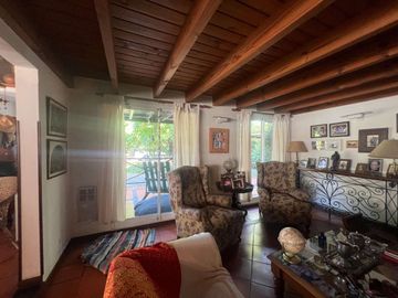 CASA EN EXCLUSIVO BARRIO 