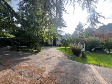CASA EN EXCLUSIVO BARRIO 