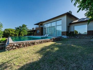 Venta Casa Chacra 6 Ambientes Pileta Parque Patio