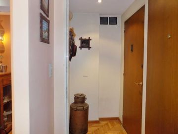 PISO 5 AMBIENTES C/ESCRITORIO BALCÓN Y COCHERA