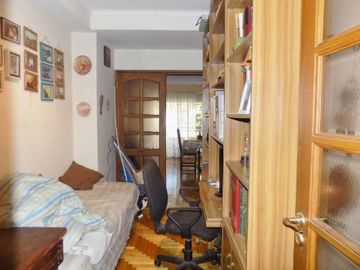 PISO 5 AMBIENTES C/ESCRITORIO BALCÓN Y COCHERA