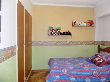 PISO 5 AMBIENTES C/ESCRITORIO BALCÓN Y COCHERA