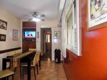 PISO 5 AMBIENTES C/ESCRITORIO BALCÓN Y COCHERA