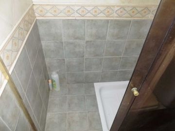 PISO 5 AMBIENTES C/ESCRITORIO BALCÓN Y COCHERA