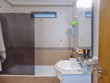 PISO 5 AMBIENTES C/ESCRITORIO BALCÓN Y COCHERA