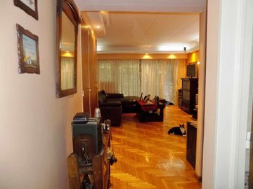 PISO 5 AMBIENTES C/ESCRITORIO BALCÓN Y COCHERA