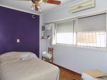PISO 5 AMBIENTES C/ESCRITORIO BALCÓN Y COCHERA