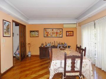 PISO 5 AMBIENTES C/ESCRITORIO BALCÓN Y COCHERA
