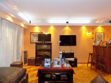 PISO 5 AMBIENTES C/ESCRITORIO BALCÓN Y COCHERA