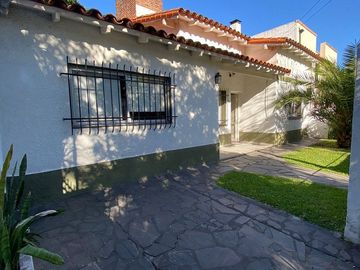 Chalet de 3 ambientes con Departamento en Burzaco