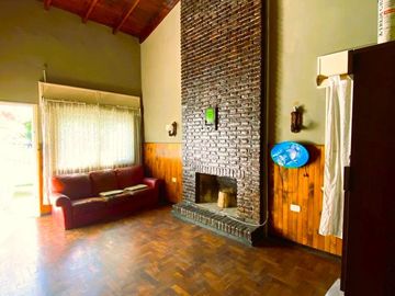 Chalet de 3 ambientes con Departamento en Burzaco