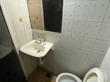 Chalet de 3 ambientes con Departamento en Burzaco