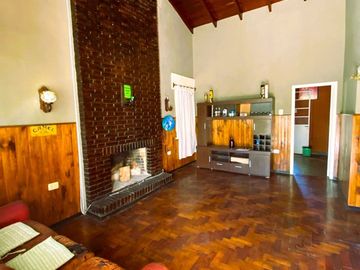 Chalet de 3 ambientes con Departamento en Burzaco