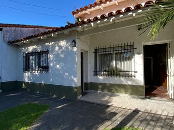 Chalet de 3 ambientes con Departamento en Burzaco