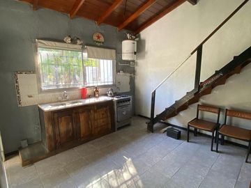 Chalet de 3 ambientes con Departamento en Burzaco