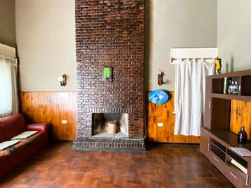 Chalet de 3 ambientes con Departamento en Burzaco