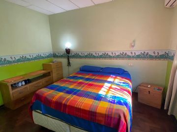 Chalet de 3 ambientes con Departamento en Burzaco