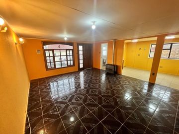 AMPLIA CASA EN VENTA, SECTOR SUR