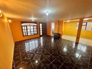 AMPLIA CASA EN VENTA, SECTOR SUR