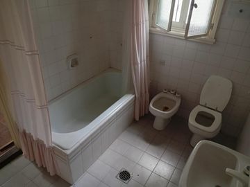 Casa a refaccionar en venta en Beccar