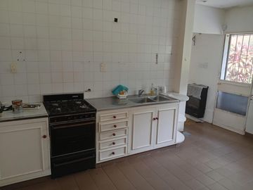 Casa a refaccionar en venta en Beccar