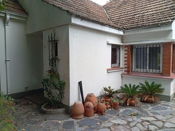 Casa a refaccionar en venta en Beccar