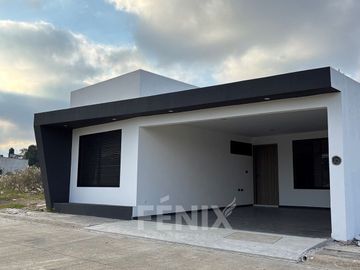 Casa en venta en de 1 sólo nivel - Fracc. Privado al sur de la ciudad