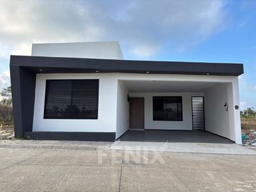 Casa en venta en de 1 sólo nivel - Fracc. Privado al sur de la ciudad