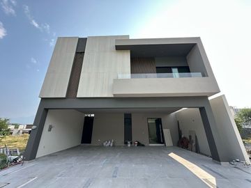 CASA EN VENTA EN LOS CRISTALES CARRETERA NACIONAL MONTERREY