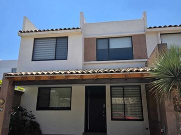 CASA EN VENTA EN LOMAS DE ANGELOPOLIS II