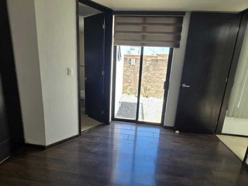 CASA EN VENTA EN LOMAS DE ANGELOPOLIS II