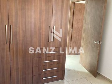 Alteza Imperial: Casa atractiva frente a amenidades del fraccionamiento.