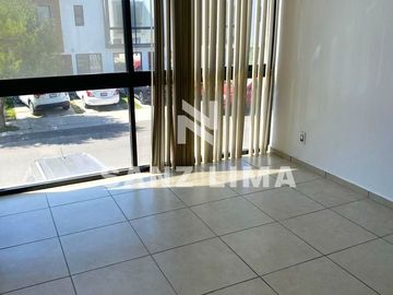 Alteza Imperial: Casa atractiva frente a amenidades del fraccionamiento.