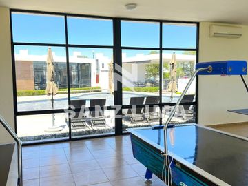 Alteza Imperial: Casa atractiva frente a amenidades del fraccionamiento.