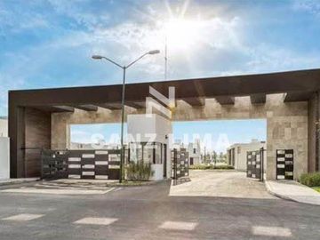 Alteza Imperial: Casa atractiva frente a amenidades del fraccionamiento.